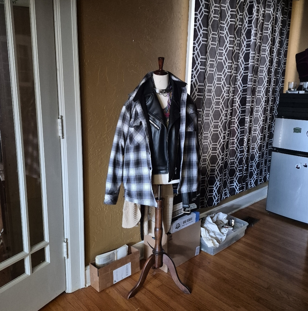 5 lb Mystery Box - Women’s clothing... cleaning out my closet to make room!